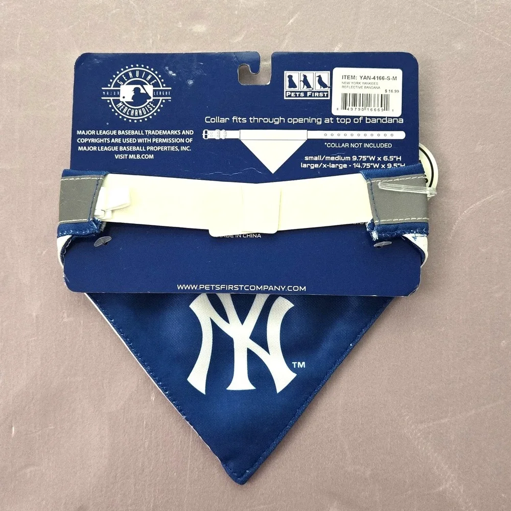 NY Yankees MLB dog collar bandana Reflective reversible Logo colors Size S/M